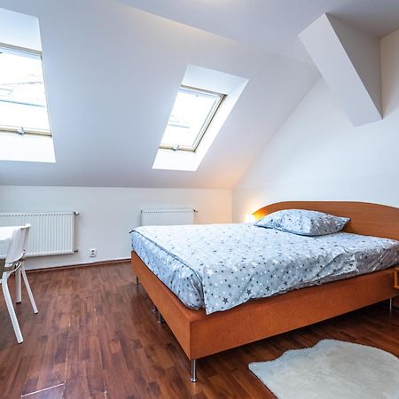 Apartments Kamenicka 23 Prague Ngoại thất bức ảnh